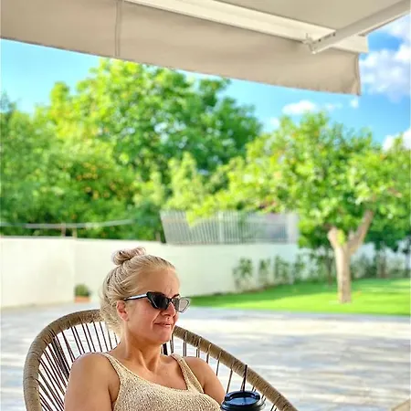 Apartment Garden In I Amarynthos